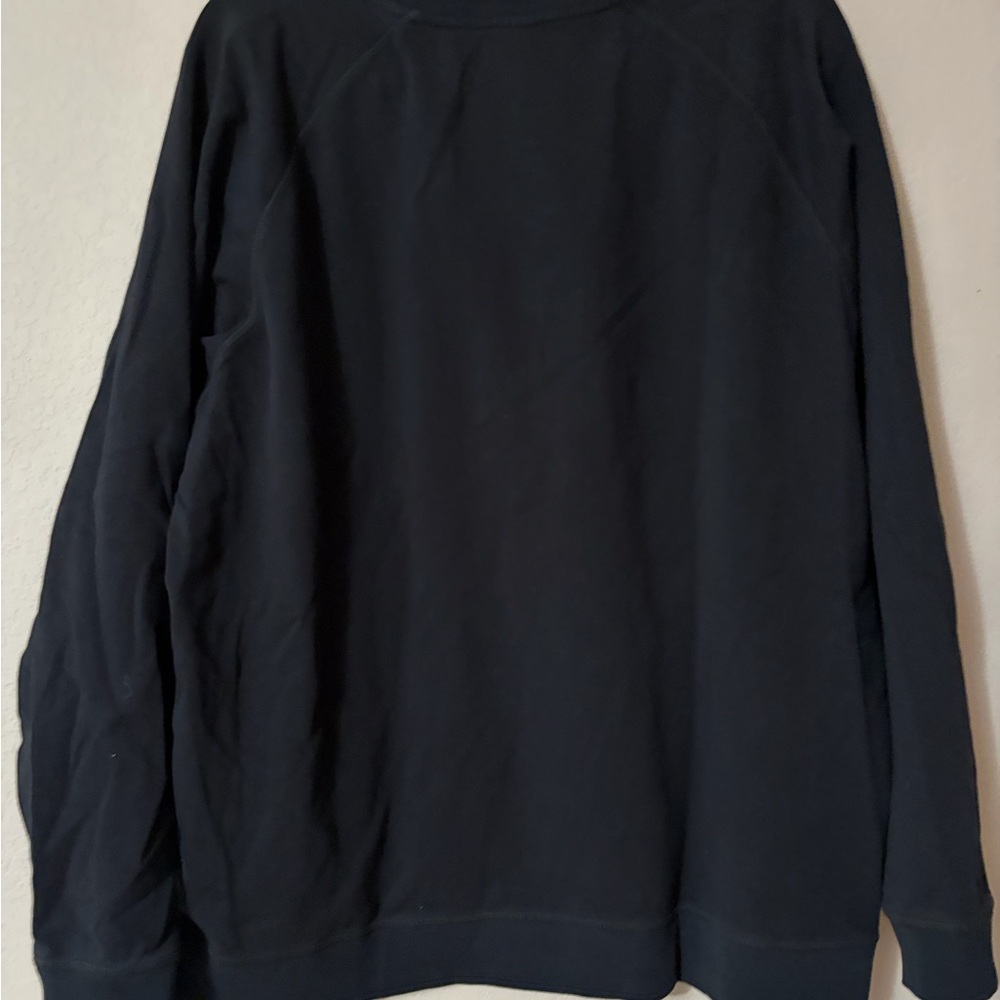 Ash & Erie Men's Classic Black premium Crewneck‎ Sweatshirt for shorter men.